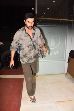 रणबीरऑफ-ड्युटी लूकमध्ये स्पॉटेड!