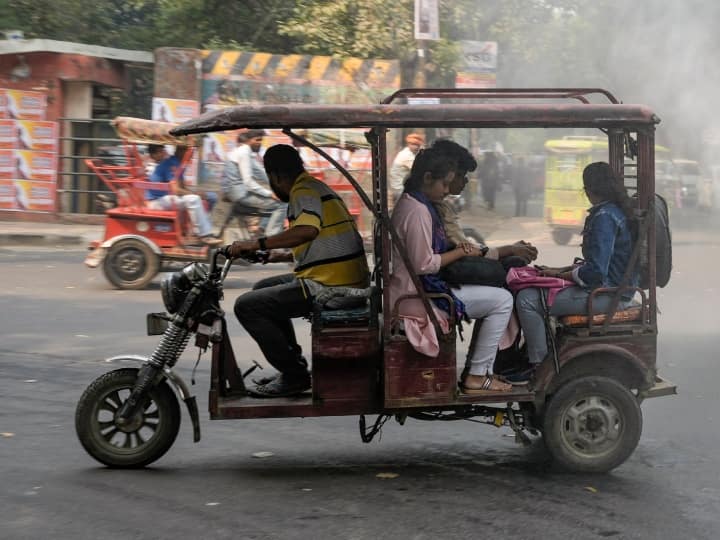 Sojo app launched now you can book e-rickshaw like auto-taxi fare will also be less ANN Delhi News: दिल्ली में 'SOJO' ऐप लॉन्च, ऑटो-टैक्सी की तरह अब बुक कर सकेंगे ई-रिक्शा, किराय भी लगेगा कम