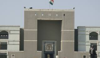 Ahmedabad News: ખાનગી ટ્રાવેલ્સ સંચાલકોને હાઇકોર્ટનો ઝટકો, જાણો કેટલા વાગ્યા બાદ અમદાવાદમાં બસોના પ્રવેશ પર રોક ? Ahmedabad News: ખાનગી ટ્રાવેલ્સ સંચાલકોને હાઇકોર્ટનો ઝટકો, જાણો કેટલા વાગ્યા બાદ અમદાવાદમાં બસોના પ્રવેશ પર રોક ?