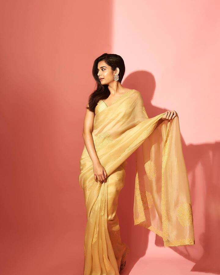Be in Navratri, Durga Puja, Dussehra or Diwali, a yellow outfit simply fits all occasions. (Image Source: PR Handout)