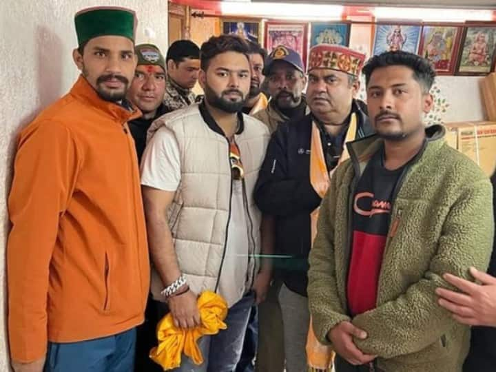 Indian wicketkeeper batsman Rishabh Pant spotted at Kedarnath Temple shared a photo by Instagram story Rishabh Pant: टीम इंडिया में वापसी करने से पहले केदारनाथ पहुंचे ऋषभ पंत, इंस्टाग्राम पर शेयर की फोटो