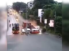 ट्रक ड्राइवर ने 6 सेंकड में ही रौंद डाली दर्जनों गाड़ियां, कई लोगों ने गंवाई अपनी जान, देखें खौफनाक VIDEO