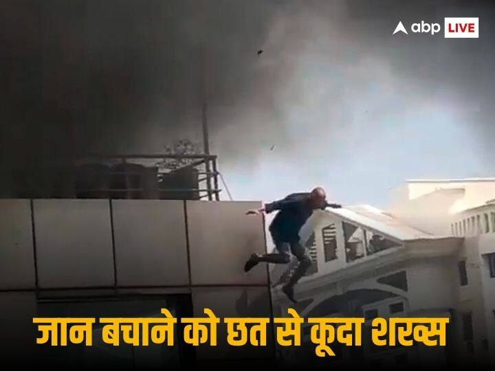 Fire In Koramangala Bengaluru Building Man Jumps Off from Rooftop to save life Watch Video: बेंगलुरु की बहुमंजिला इमारत में लगी भीषण आग, छत से कूद गया शख्स, रोंगटे खड़े कर देगा वीडियो