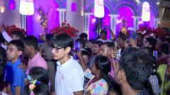 Durga Puja 2023: রাত বাড়তেই পুজো প্যান্ডেলগুলিতে উপচে পড়া ভিড়, রাজপথে সেলেব থেকে সাধারণ