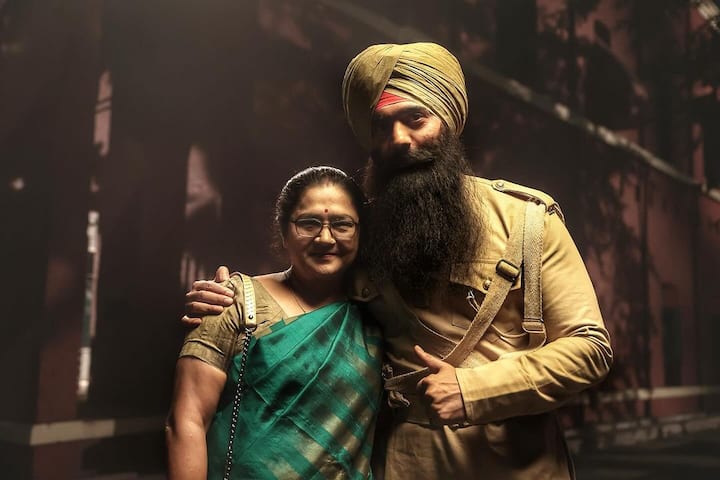 বাংলার দুর্গা পুজো না মুম্বইয়ে নবরাত্রি কোন উৎসব দেবের মনের কাছাকাছি? এই প্রশ্নের উত্তরে 'প্রজাপতি' তারকা বলেন,'আমার কাছে অনেক বেশি কাছে কলকাতা, কারণ এই শহর আমাকে অনেক বেশি ভালবাসা দিয়েছে।