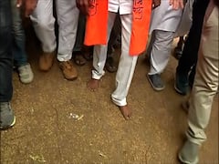 Manoj Jarange Patil : अनवाणी पायाने शिवनेरी चढले, शिवरायांना अभिवादन केलं अन् जरांगे पाटील...