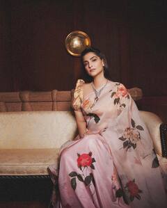 Sonam Kapoor Photo: ફ્લોરલ સાડીમાં સોનમ કપૂરે આપ્યા કિલર પોઝ