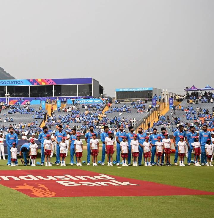 விராட் கோலிக்கு ஆட்டநாயகன் விருது வழங்கப்பட்டது. போட்டிக்கு பிறகு பேசிய கோலி, “உண்ணாமையாகவே ஆட்ட நாயகன் விருது ஜடேஜாவிற்குத்தான் செல்ல வேண்டும் அவருக்கு செல்ல வேண்டிய ஆட்ட நாயகன் விருதை நான் பறித்துக்கொண்டேன். முன்னதாக நடந்த போட்டிகளில் சதங்களை பூர்த்தி செய்யமுடியாமல் அரைசதங்களாகி இருந்ததால் இன்றைய ஆட்டத்தில் சதத்தை நோக்கி செல்லவேண்டும் என தீர்மானித்தேன் அதன் விளைவாகவே இந்த சதம்.” என கூறினார்.
