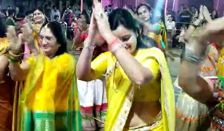 नवरात्रीत Navratri मुख्य आकर्षण असते ते गरब्याचे., अमरावतीत (Amravati) विविध ठिकाणी गरब्याचे आयोजन करण्यात येते (File photo)