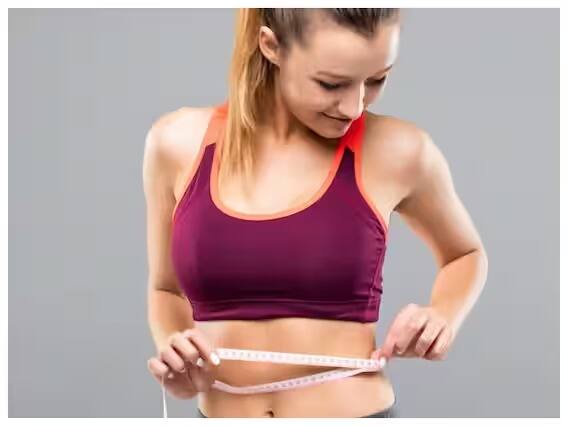 जर तुम्ही जास्त वजनाने त्रस्त असाल तर सब्जाच्या बिया तुमच्यासाठी फायदेशीर आहेत. सब्जाच्या बियांमध्ये फायबर, प्रथिने, जीवनसत्त्वे आणि खनिजे मुबलक प्रमाणात आढळतात जे वजन कमी करण्यास मदत करतात.