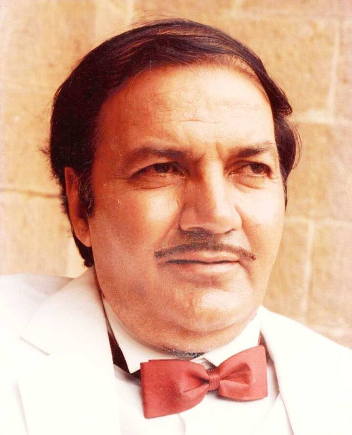 कहा जाता है कि उस एक्ट्रेस का नाम सायरा बानो था. जिन्होंने प्रेम से बदला लेने के लिए उनको शूटिंग के बहाने सच में थप्पड़ मार था. हालांकि इसमें कितनी सच्चाई है ये कहना थोड़ा मुश्किल है. …………………………………………………………………………………………………………………………………………………………