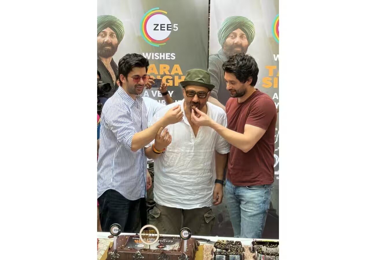 Sunny Deol: ਸੰਨੀ ਦਿਓਲ ਨੇ ਜਨਮਦਿਨ 'ਤੇ ਕੱਟਿਆ 525 ਕਰੋੜ ਦਾ ਕੇਕ, ਬੌਬੀ ਦਿਓਲ ਨੇ ਪੋਸਟ 'ਤੇ ਕੀਤਾ ਕਮੈਂਟ, ਦੇਖੋ ਵੀਡੀਓ