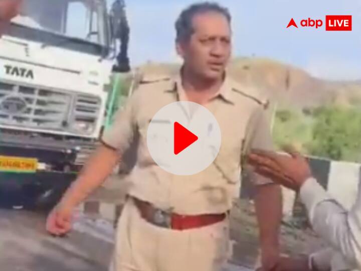 Rajasthan Barmer Police Viral Video asi assaulted truck driver Viral on social media ann Watch: सड़क पर ASI ने ट्रक ड्राइवर के बाल पकड़कर मारा थप्पड़, SP ने 2 दिन में मांगी रिपोर्ट