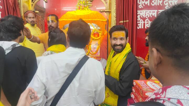 Vikrant Massey and Medha Shankar visited the Pracheen Hanuman Ji temple in Patna to seek the blessings of the Lord Hanuman Ji.