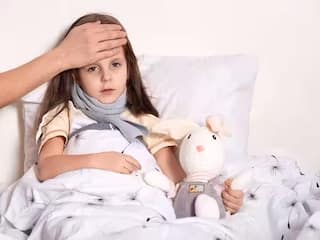 Dengue in Child : सावधान! लहान मुलांमध्येही वेगाने पसरतोय डेंग्यु; तुमच्याही मुलाला लागण झाल्यास 'असं' संरक्षण करा
