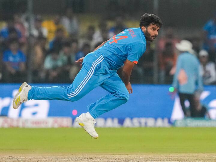 World Cup 2023: शार्दुल ठाकुर का वर्ल्ड कप में खेलना है समझ से परे, पूर्व दिग्गज ने ऐसा क्यों कह दिया? Former Indian bowler Dodda Ganesh is not happy with Shardul Thakur in India's playing XI in World Cup 2023 World Cup 2023: शार्दुल ठाकुर का वर्ल्ड कप में खेलना है समझ से परे, पूर्व दिग्गज ने ऐसा क्यों कह दिया?