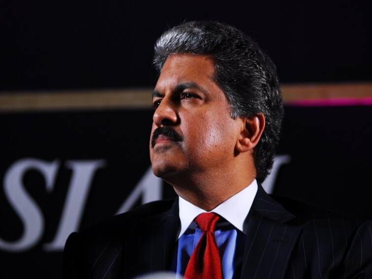 Anand Mahindra Shares US Salesperson's Reaction To His 'Made In India' Phone, Tweet Goes Viral Anand Mahindra Shares US Salesperson's Reaction To His 'Made In India' Phone, Tweet Goes Viral