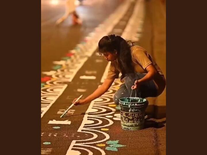 For their safety, guard rails were installed on the bridge, allowing the young artists to complete their work before the festival commenced. (Image Source: Twitter/@slb_cool)