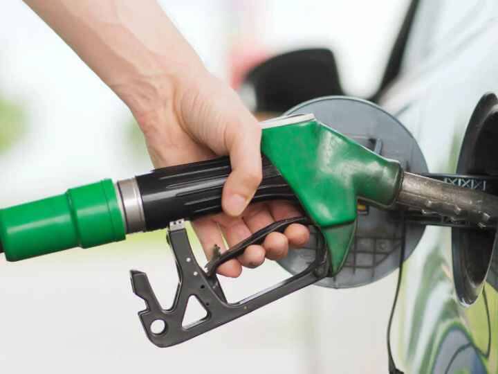 Kolkata Local News Petrol Diesel Price Today Fuel Price  in Kolkata  India 14 November Petrol Diesel Price: আজ আগ্রা-সহ পেট্রোলের দাম কমল একাধিক শহরে, কী দর কলকাতায় ?