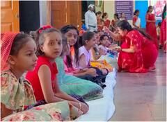 In Pics: वाराणसी के आर्य महिला पीजी कॉलेज में कन्या पूजन, 251 कन्याओं को खिलाया खाना, देखें तस्वीरें