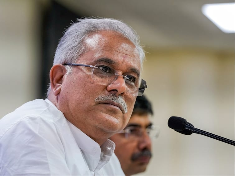 Chhattisgarh Election 2023 CM Bhupesh Baghel expressed grief over the death of a polling worker ann Chhattisgarh Election 2023: मतदान कर्मी की मौत पर CM बघेल ने जताया शोक, ड्यूटी से लौटने के दौरान हुआ एक्सीडेंट