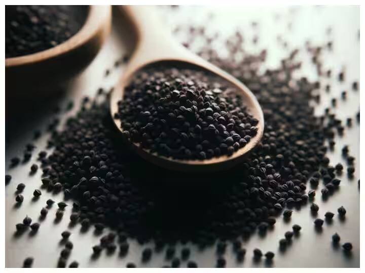 जर तुम्हाला जास्त वजनाचा त्रास होत असेल तर ते कमी करण्यासाठी सब्जाच्या बिया हा एक सोपा आणि नैसर्गिक उपाय आहे.