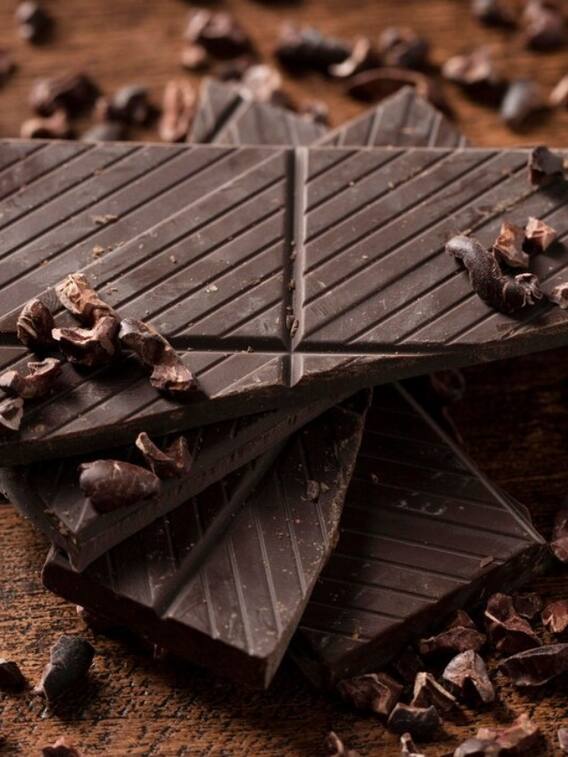 डार्क चॉकलेट खाने से आपको मिलेंगे कई फायदे