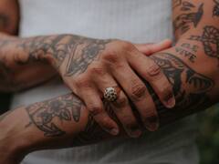 शौक बड़ी चीज है... पर टैटू की नहीं, कई सरकारी नौकरियों से धोना पड़ सकता है हाथ