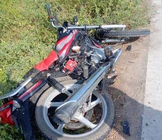 Three people died in an accident between a mini truck and a bike in Kheralu Accident:ખેરાલુના  પાસે ગમખ્વાર અકસ્માત, મીની ટ્રકે બાઇક અડફેટે લેતા એક પરિવારના ત્રણ લોકોના ઘટનાસ્થળે જ મોત