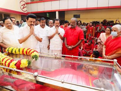 cm mk stalin paying homage to Bangaru Adigalar death Bangaru Adigalar Death: பங்காரு அடிகளார் மறைவுக்கு  முதலமைச்சர் ஸ்டாலின் நேரில் அஞ்சலி.. பிரதமர் மோடி இரங்கல்..