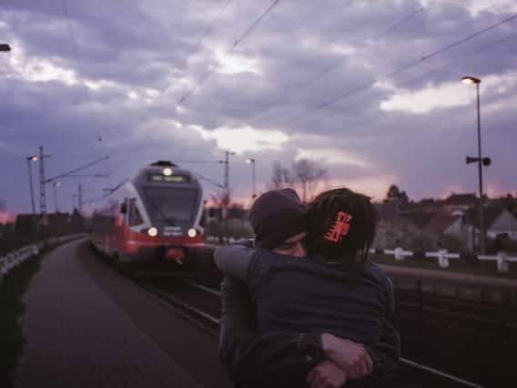 ભારતમાં એવા ઘણા લોકો છે જેઓ કુંવારા છે, એટલે કે તેમના લગ્ન થયા નથી. શું માત્ર ભારતમાં જ નહીં, સમગ્ર વિશ્વમાં આવા લોકોની વિપુલતા છે? કેટલાક લોકો મજબૂરીમાં બેચલર રહેવા માંગે છે, જ્યારે કેટલાક લોકો પોતાની મરજીથી આવું જીવન પસંદ કરે છે.