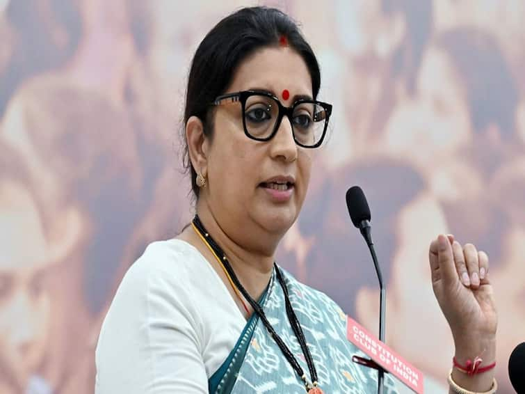 Smriti Irani Sensational comments on brs and congress in dubbaka bjp election meeting Smriti Irani: 'అవినీతికి కవల పిల్లలు కాంగ్రెస్, బీఆర్ఎస్' -  గల్లీలో కొట్లాడి ఢిల్లీలో చీకటి ఒప్పందాలు చేస్తారన్న స్మృతి ఇరానీ