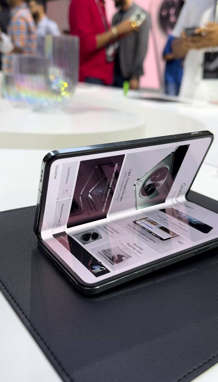 The primary folding display is 7.82-inch 2K panel with 120Hz of refresh rate.