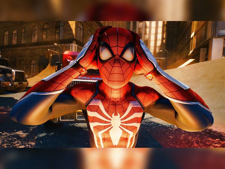 Marvel's Spider-Man 2 for the PS5 offers two graphics modes: Performance, which runs at a smooth 60 frames per second but reduces ray-tracing effects, and Fidelity, which maximizes ray tracing and enhances visuals but runs at 30 frames per second. In Performance mode, action sequences are swift, but the ray-tracing effects are significantly reduced, impacting visual quality. However, switching to Fidelity mode elevates the game's graphics, with vibrant reflections, enhanced city details, and a more immersive experience, albeit at 30 frames per second. Insomniac's solid gameplay design ensures that the game remains enjoyable even in Fidelity mode. [Image credits: ABP Live/Shayak Majumder]