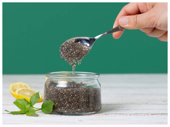 तकमरिया सीड्स को पहले पानी में भिगोना चाहिए उसके बाद उसका इस्तेमाल करना चाहिए. इन्हें सलाद, सूप, लस्सी या शेक में डाला जा सकता है. इनका उपयोग स्मूदी, दही या पनीर में भी किया जा सकता है.