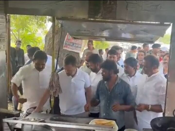 Rahul Gandhi try to make dosa in Telangana Congress general secretary KC Venugopal shsred video साउथ इंडियन सेफ राहुल गांधी! डोसा बनाया, आप भी देखें दिलचस्प वीडियो