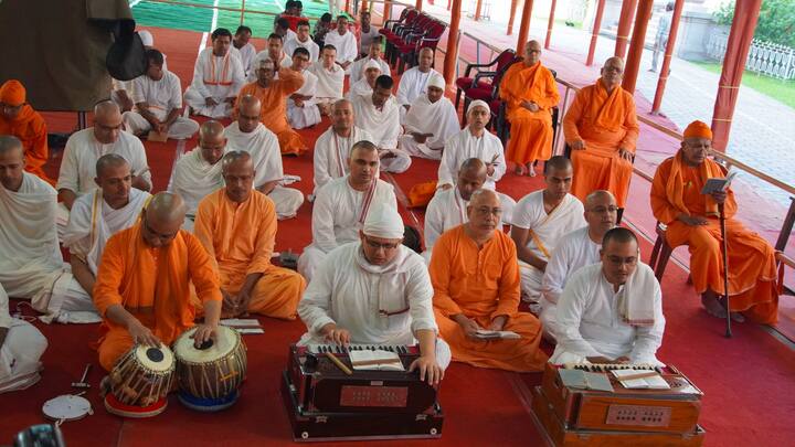 বেলুড় মঠে দুর্গাা পুজোর নির্ঘণ্ট প্রকাশ করা হয়েছে বেলুড় মঠের সোশ্য়াল হ্যান্ডেলে।