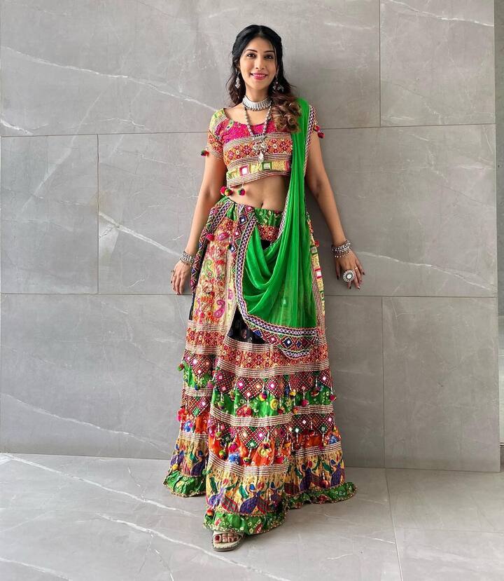 અભિનેત્રીએ ટ્રેડિશનલ લૂકમાં શાનદાર તસવીરો શેર કરી છે. ચાહકો પણ તેના આ સુંદર લૂકને પસંદ કરી રહ્યા છે.