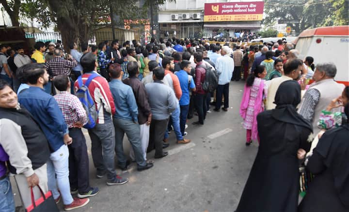 भारत में चार जगहों पर नोट छापने का काम होता है, जिनमें साल्बोनी, मैसूर, नासिक और देवास शामिल हैं.