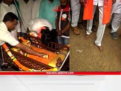 Manoj Jarange Patil : अनवाणी पायाने शिवनेरी चढले, शिवरायांना अभिवादन केलं अन् जरांगे पाटील...