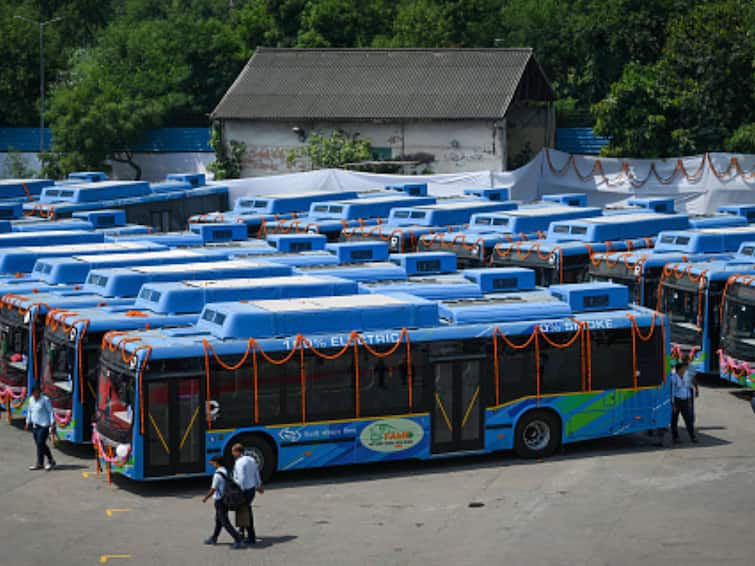 Delhi Air Pollution Only EV CNG BS VI Diesel Buses To Operate In Delhi NCR Region From November 1 Said CAQM Only These Buses To Be Allowed Inside Delhi-NCR From Nov 1, CAQM Issues Directive To Haryana, Rajasthan, UP