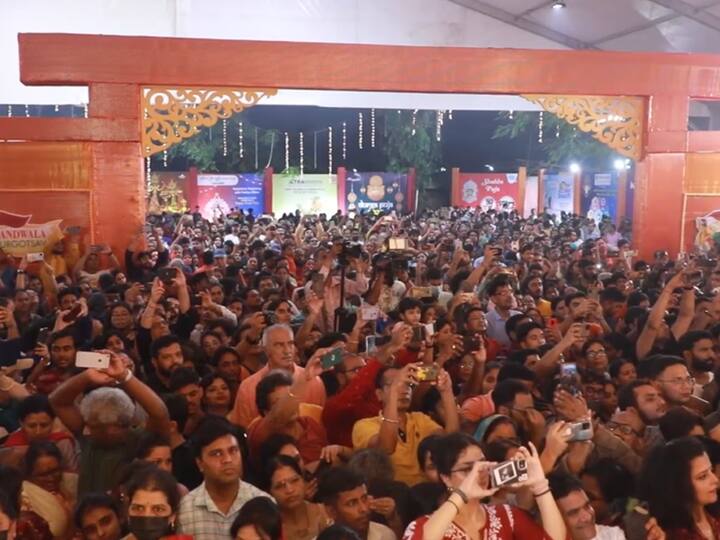 They all thronged in to have a glimpse of this spectacle. (Image Source: Facebook/Abhijeet Bhattacharya)