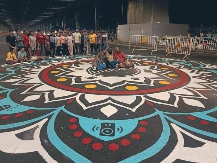 In the weeks leading up to the festival, careful preparations were in progress. Local artisans, known for their exceptional craftsmanship, were chosen to undertake this demanding endeavour. (Image Source: Twitter/@iamharshpansari)