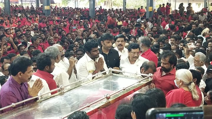பாஜக தலைவர் அண்ணாமலை பங்காரு அடிகளார் உடலுக்கு அஞ்சலி செலுத்தினர்