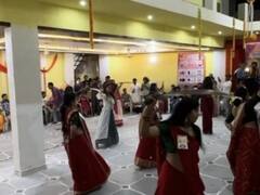 राजस्थान के उदयपुर में महिलाओं ने हाथों में तलवार लेकर किया गरबा, दिखी मेवाड़ी शक्ति