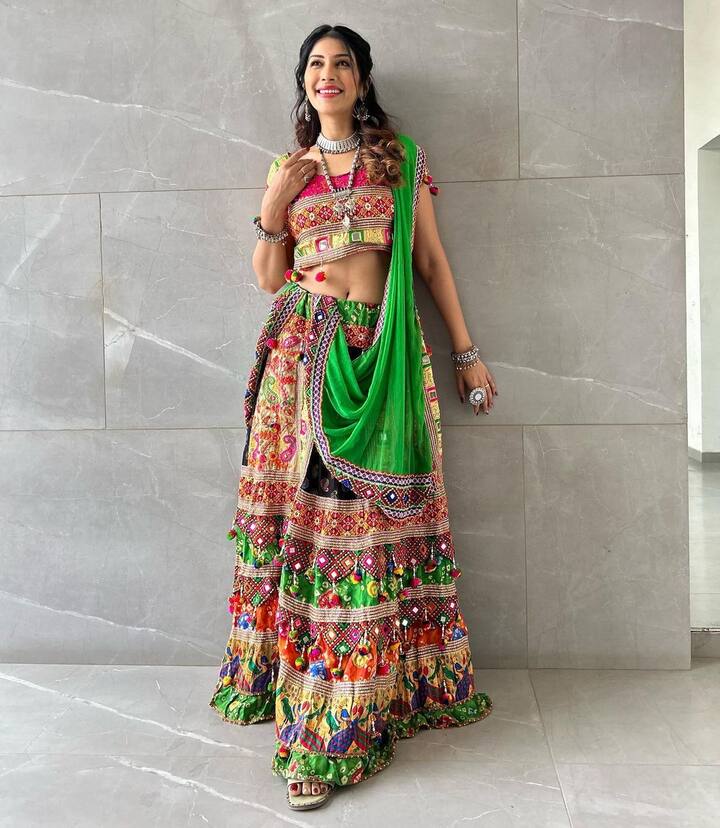 ઈલાક્ષી ગુપ્તા દરેક લૂકમાં ખૂબ જ સુંદર લાગે છે. નવરાત્રિના તહેવારને લઈને અભિનેત્રીએ ખૂબ જ શાનદાર તસવીરો શેર કરી છે.