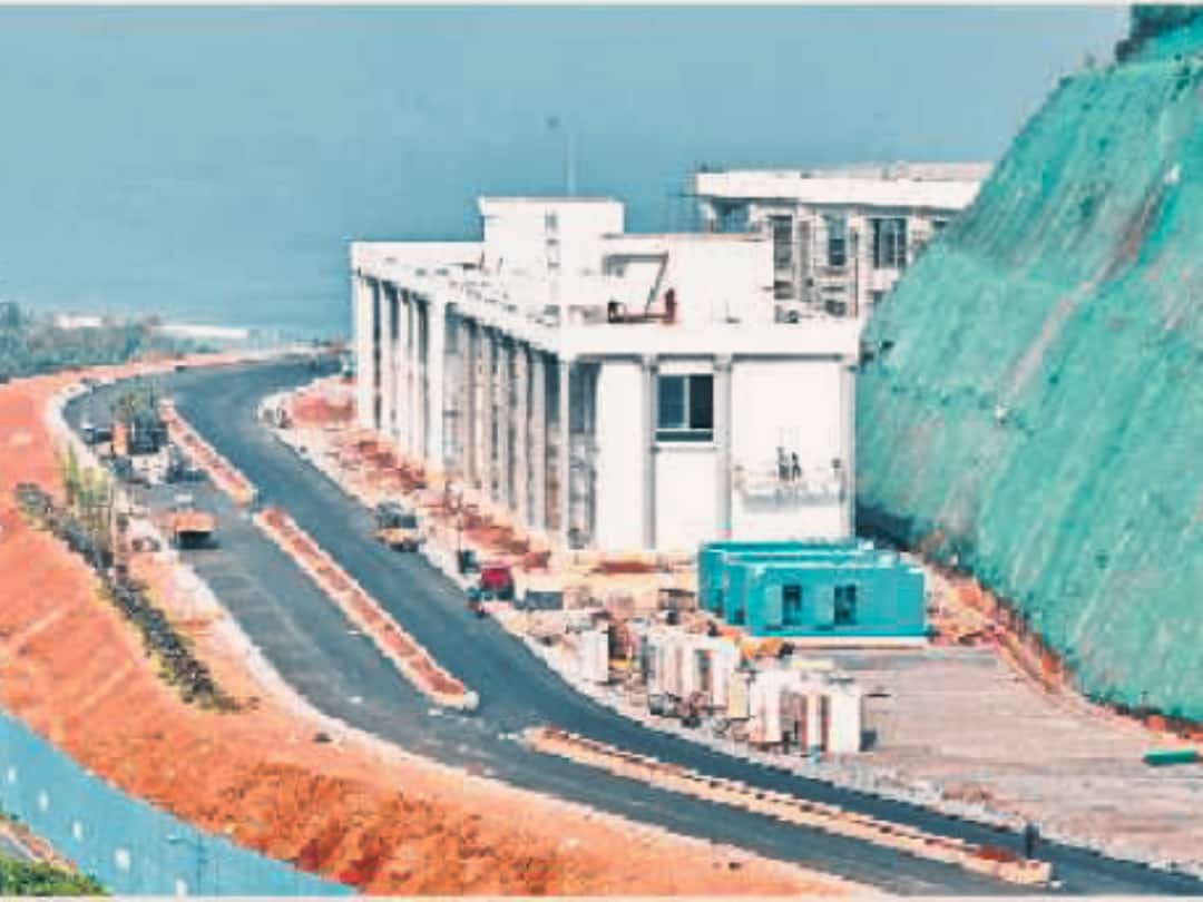 vizag cm camp office works under process jagan may be live in kalinga block కళింగ బ్లాక్‌లో సీఎం జగన్ కార్యాలయం, రుషికొండలో వేగంగా పనులు
