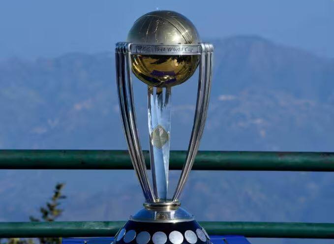 World Cup 2023: ਵਿਸ਼ਵ ਕੱਪ 2023 ਸ਼ੁਰੂ ਹੋ ਗਿਆ ਹੈ, ਇਸ ਦੌਰਾਨ ਕ੍ਰਿਕਟ ਪ੍ਰੇਮੀਆਂ ਦੇ ਮਨਾਂ ਵਿੱਚ ਵਿਸ਼ਵ ਕੱਪ ਨਾਲ ਜੁੜੇ ਕਈ ਸਵਾਲ ਉੱਠ ਰਹੇ ਹਨ। ਜਿਨ੍ਹਾਂ ਵਿੱਚੋਂ ਇੱਕ ਉਹ ਹੈ ਜਦੋਂ ਵਿਸ਼ਵ ਕੱਪ 60 ਤੋਂ 50 ਓਵਰਾਂ ਵਿੱਚ ਬਦਲ ਗਿਆ।