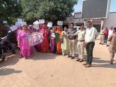 Rajasthan Election 2023: लोकतंत्र के उत्सव के लिए महिलाओं ने दिया मतदान का अनूठा संदेश, देखें तस्वीरें