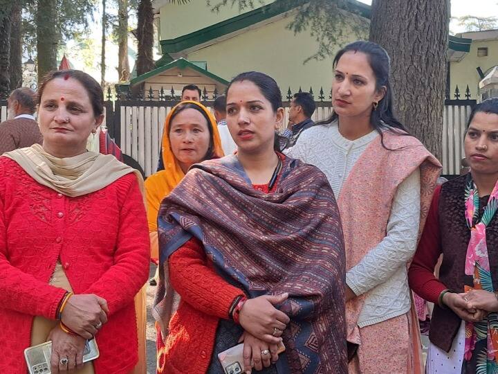 Special school teachers strike parents of disabled children reached CM Sukhvinder Singh Sukhu ANN Himachal: आठ दिन से स्ट्राइक पर स्पेशल स्कूल के टीचर्स, CM सुक्खू के पास पहुंचे दिव्यांग बच्चों के अभिभावक